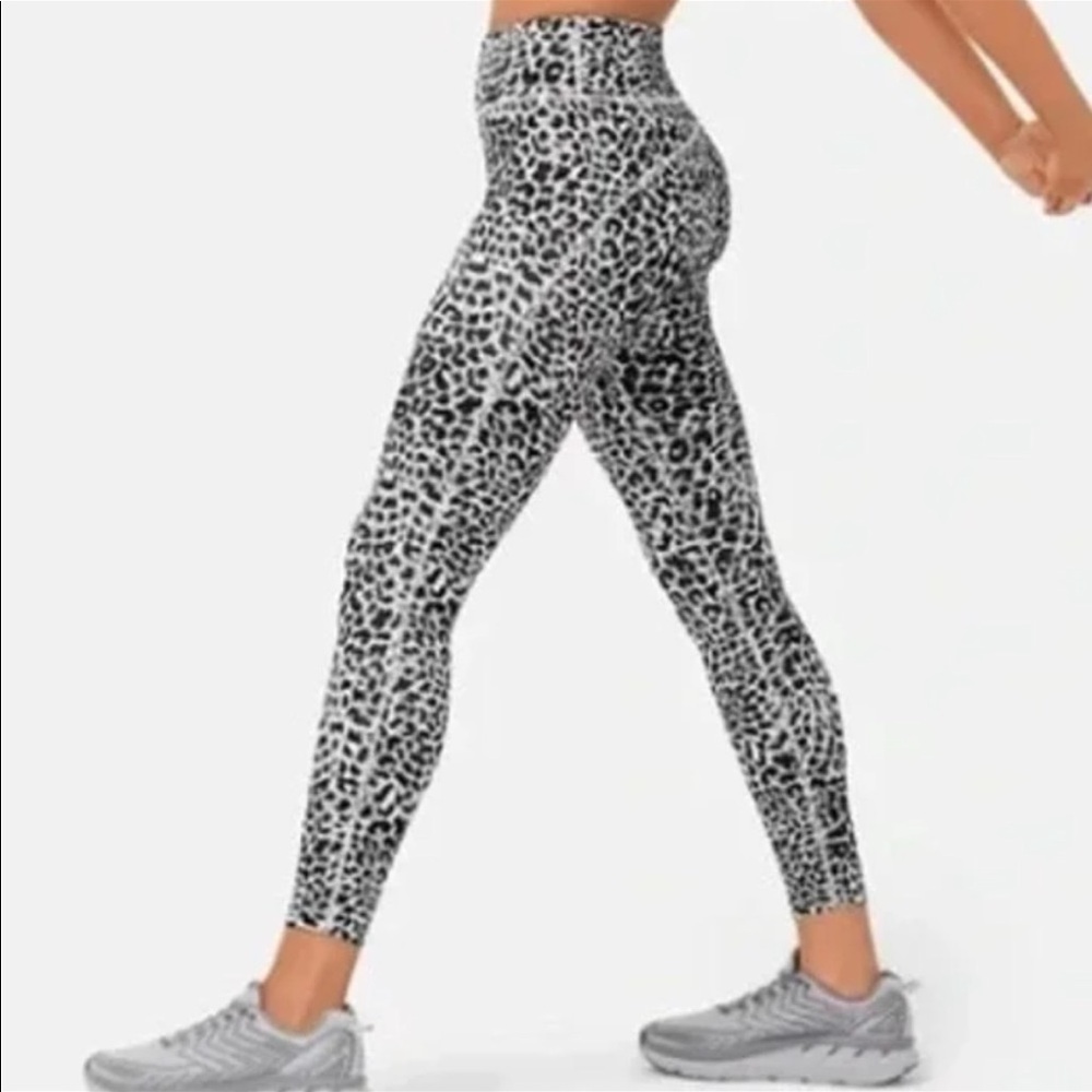 Outdoor Voices Snow Leopard Print Flex 7/8 Leggings S Black White